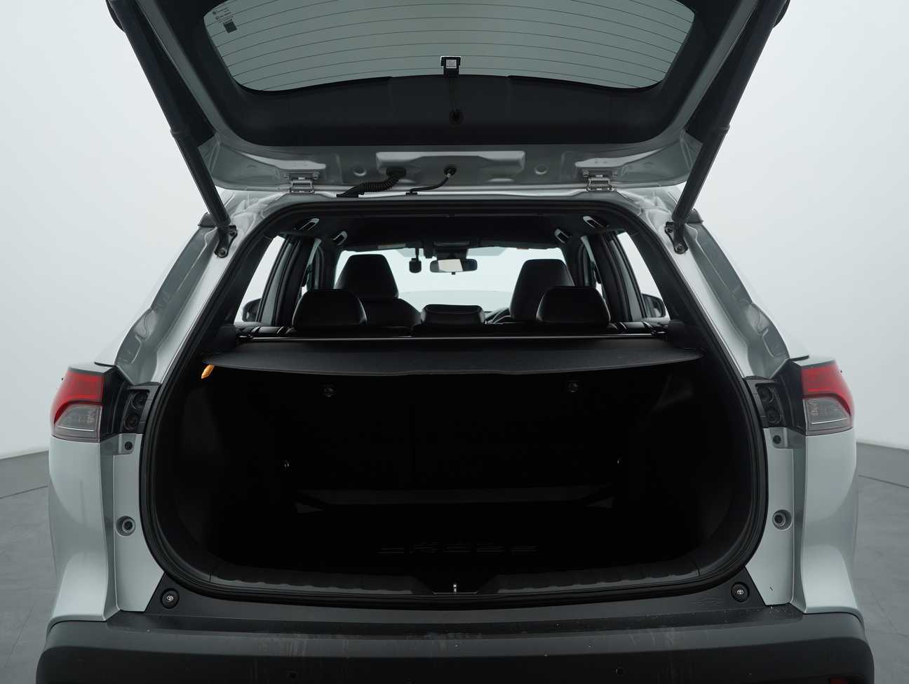 used 2023 Toyota Corolla Cross V 1.8