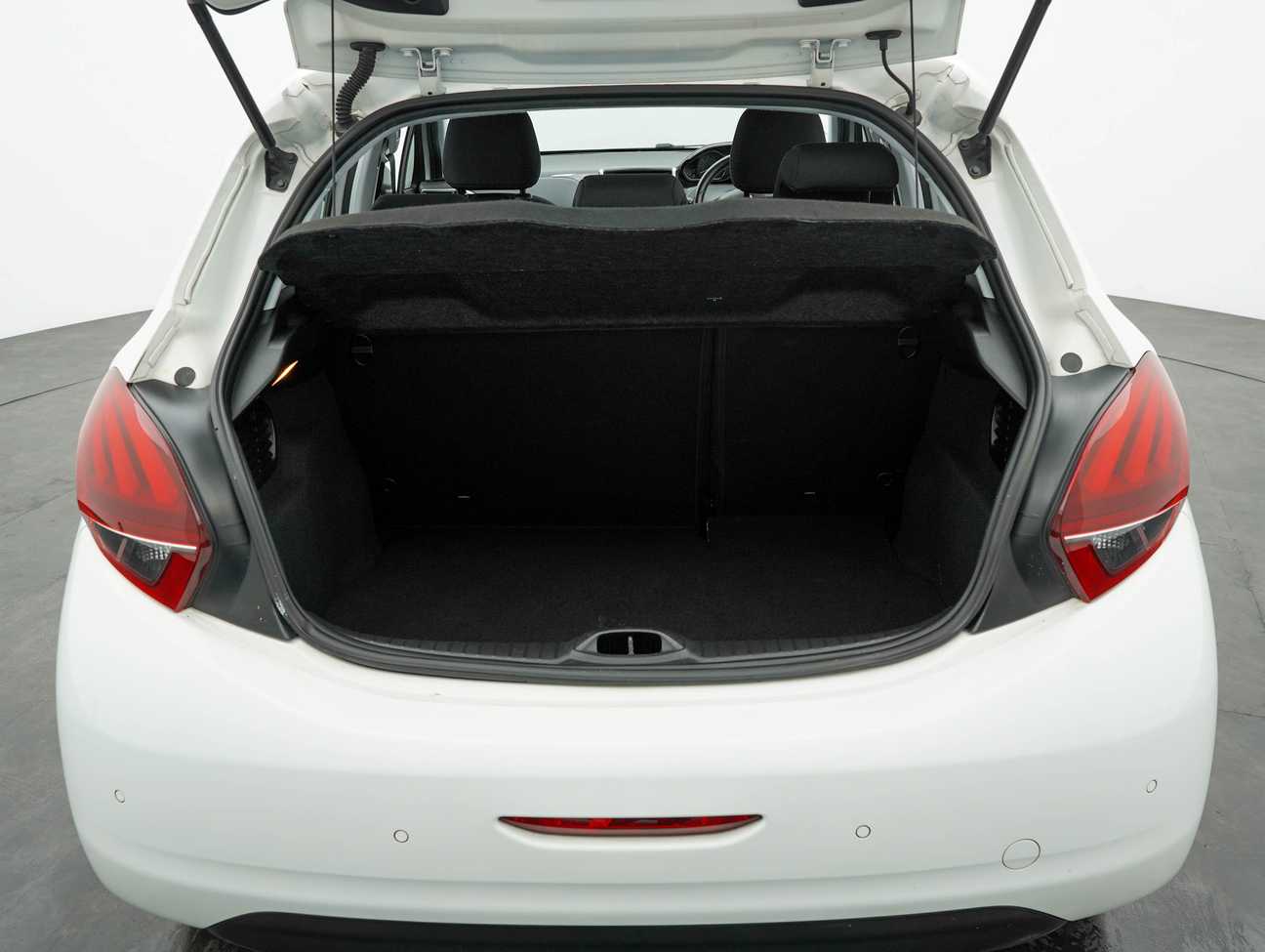 terpakai 2019 Peugeot 208 FL PURETECH 1.2