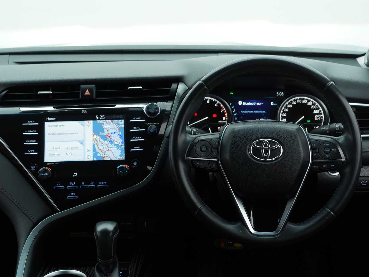 used 2019 Toyota Camry V 2.5