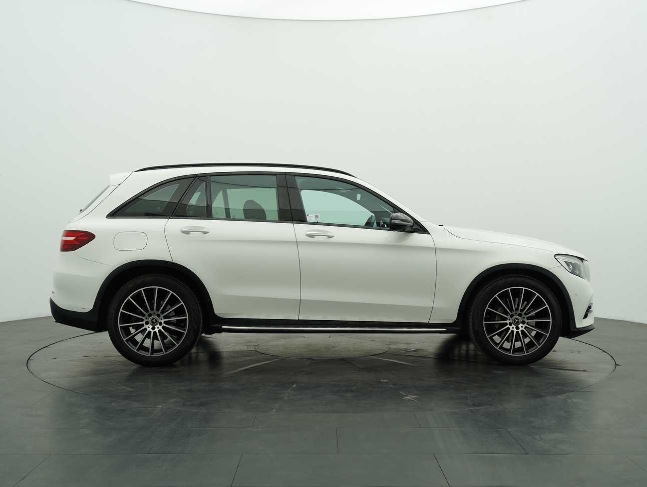 used 2019 Mercedes-Benz GLC250 4MATIC AMG Line 2.0