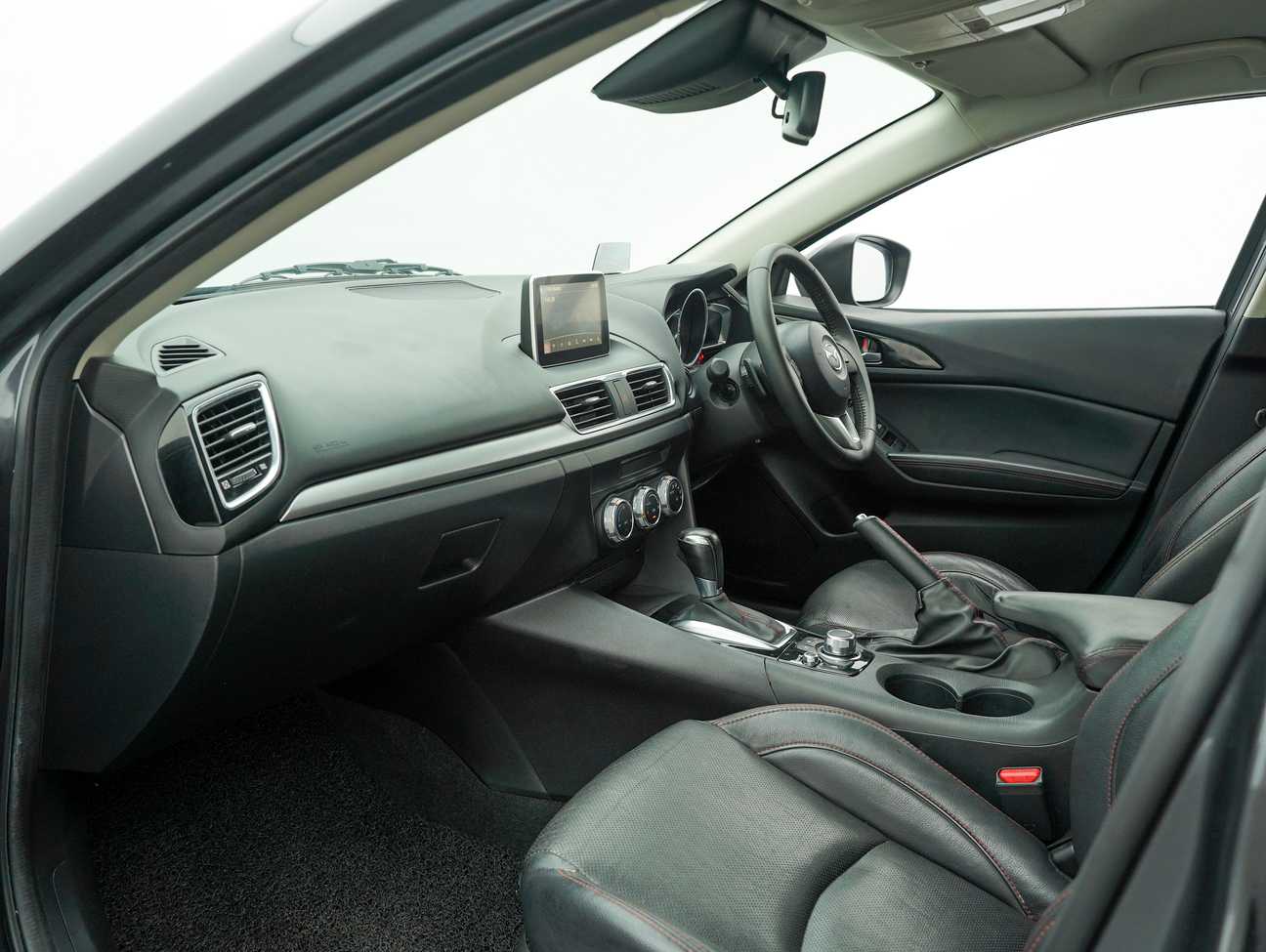 terpakai 2015 Mazda 3 SKYACTIV-G High 2.0