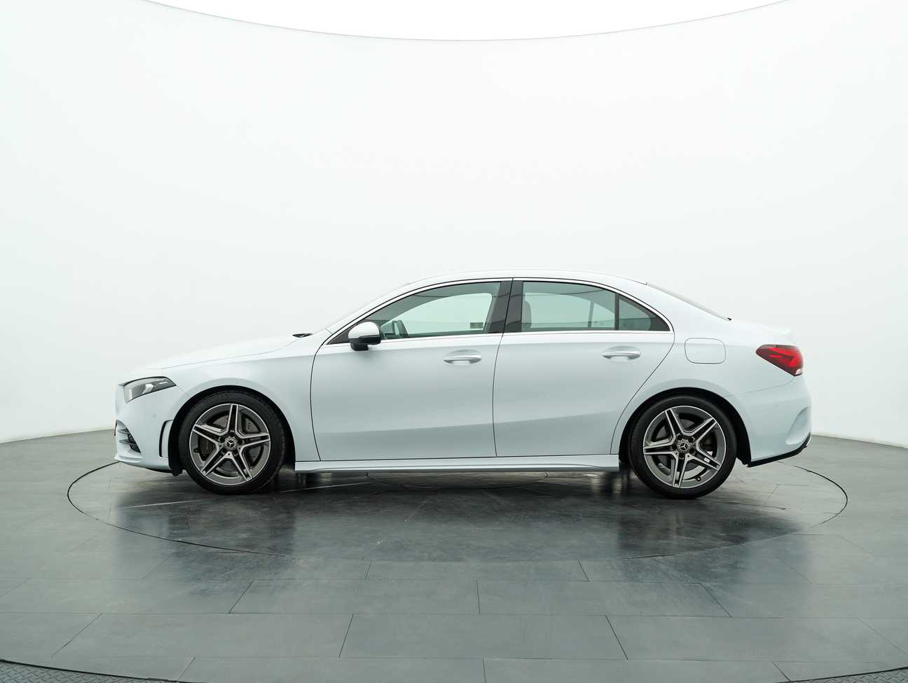 terpakai 2019 Mercedes-Benz A250 AMG Line 2.0