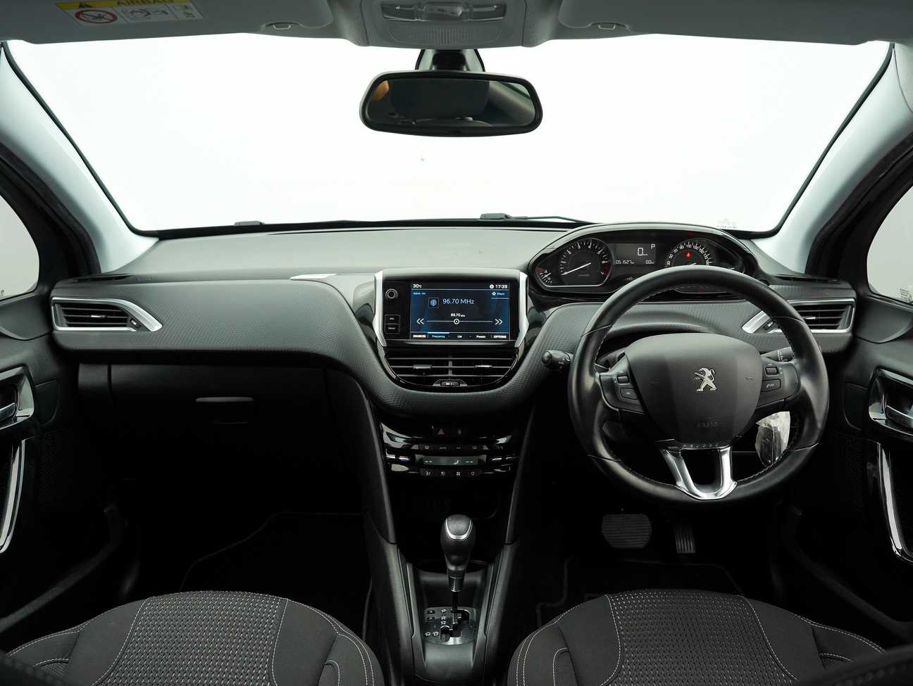 terpakai 2019 Peugeot 208 PureTech 1.2