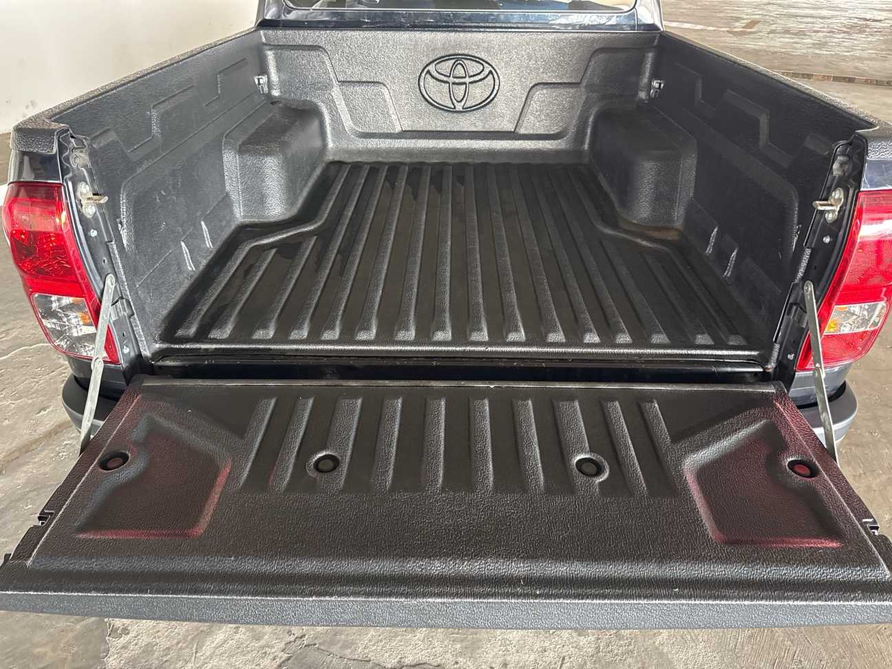 terpakai 2022 Toyota Hilux E Dual Cab 2.4