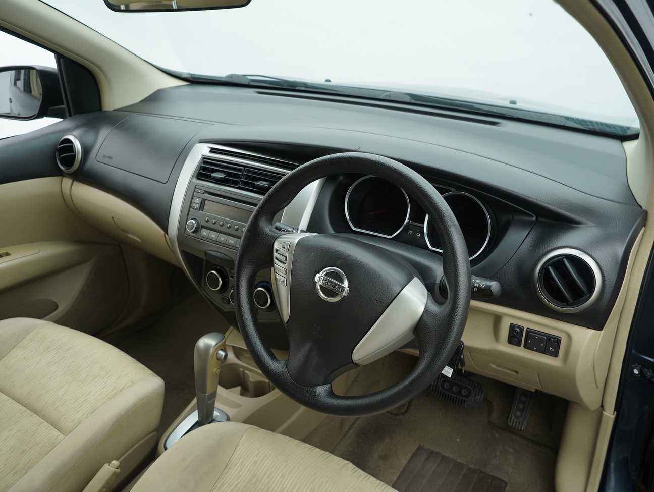 terpakai 2015 Nissan Grand Livina Comfort 1.6