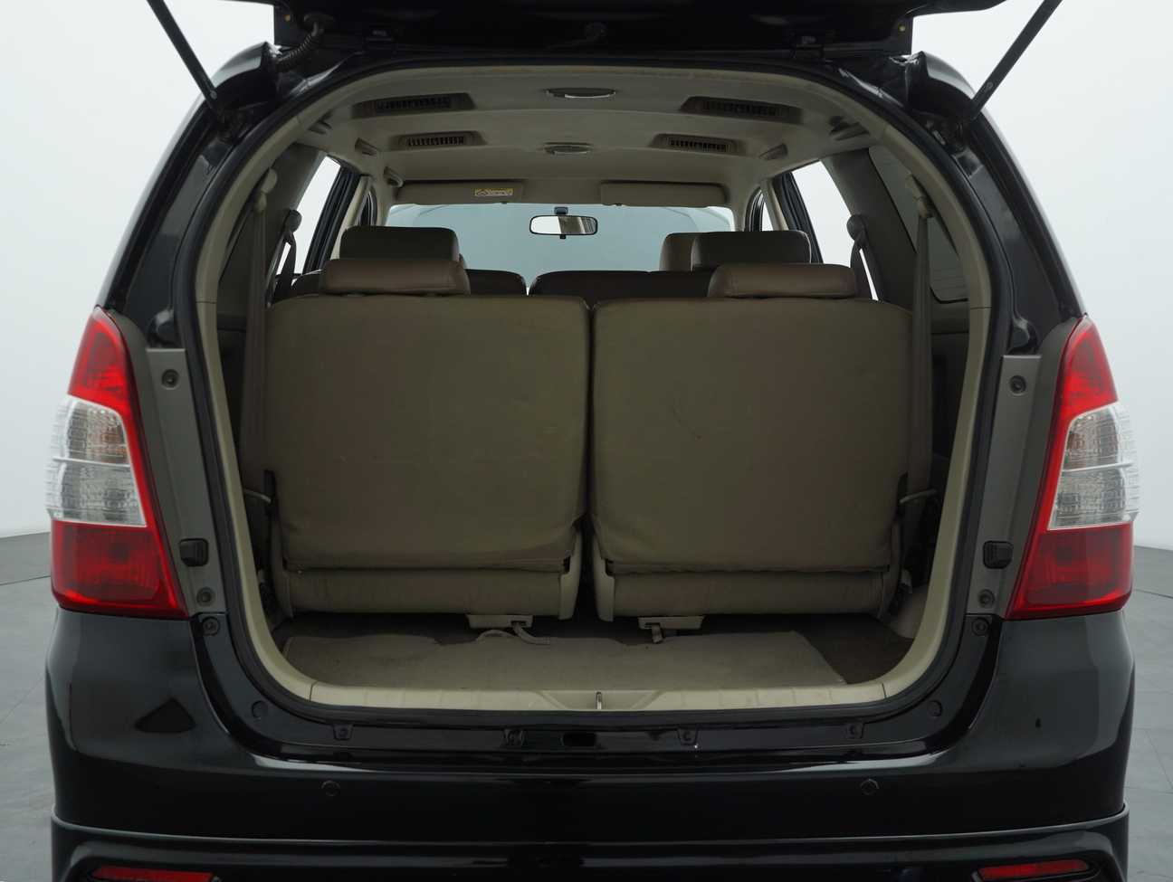 Buy used 2014 Toyota Innova E 2.0 – Carsome.my