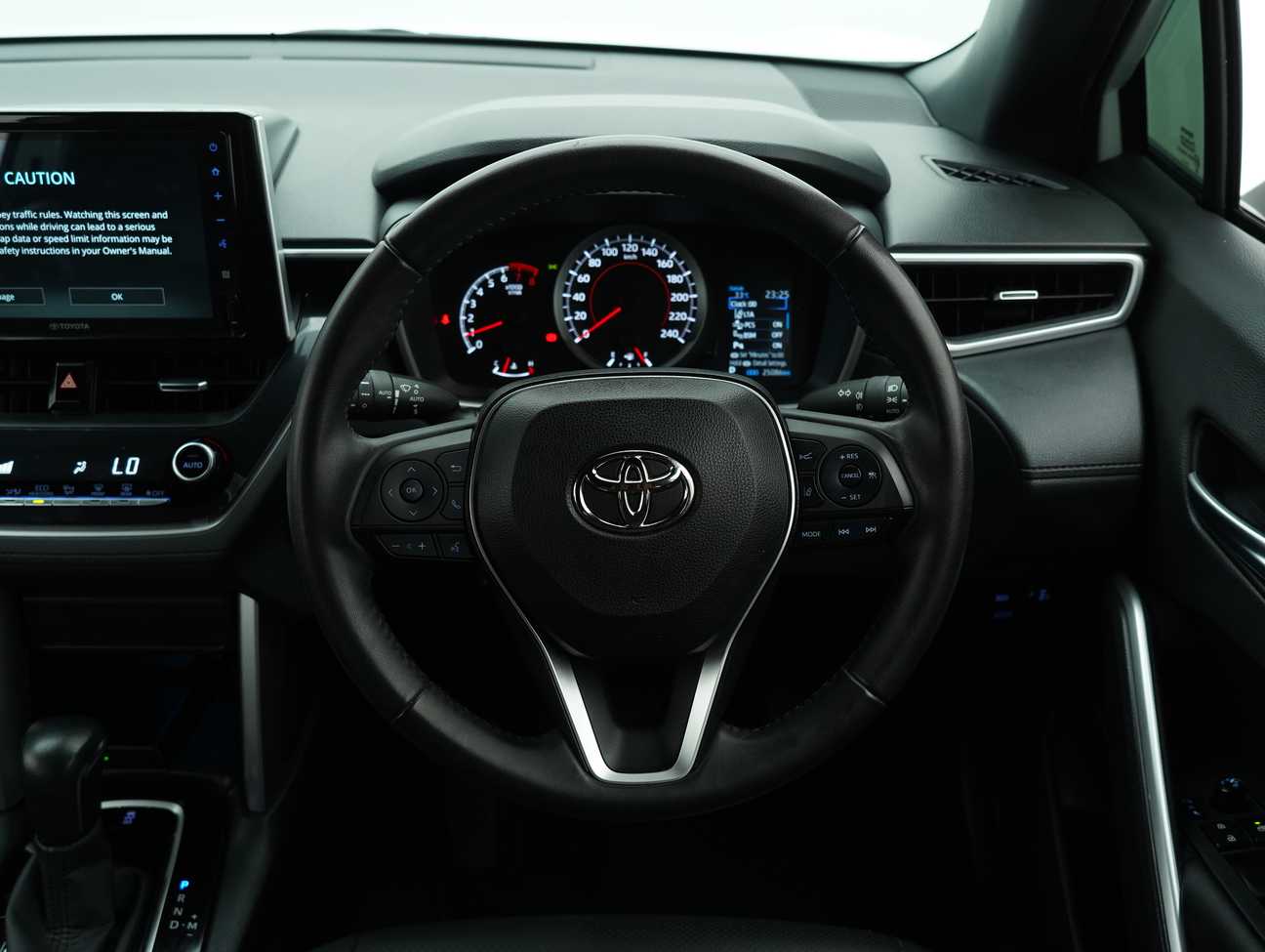 terpakai 2022 Toyota Corolla Cross V 1.8