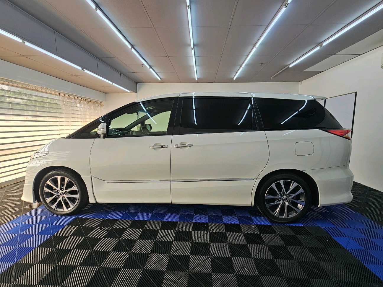 used 2016 Toyota Estima Aeras Premium 2.4