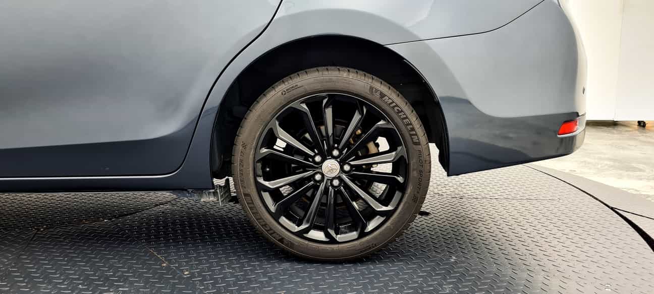 used 2014 Toyota COROLLA ALTIS V 2.0