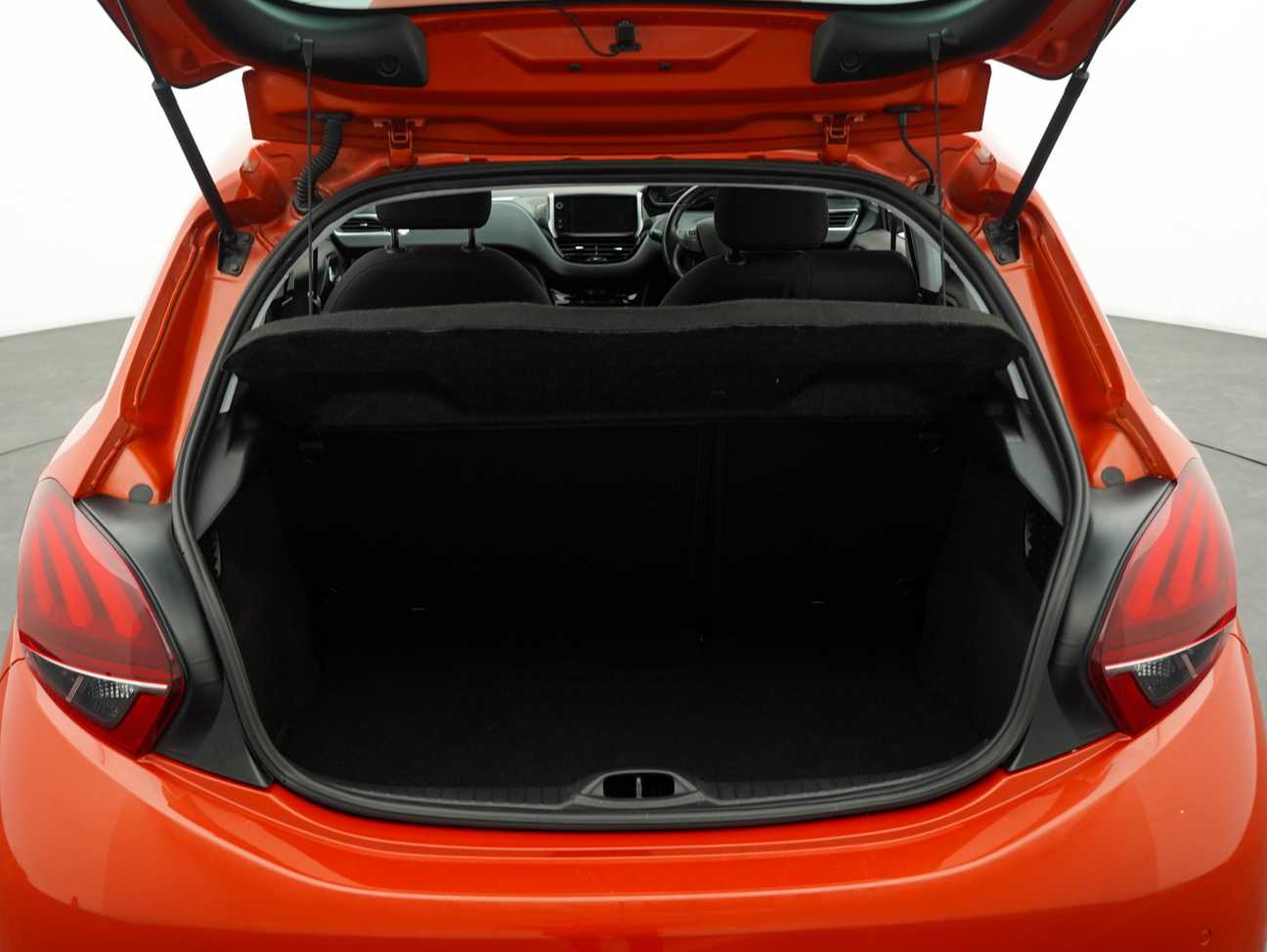 terpakai 2019 Peugeot 208 PureTech 1.2