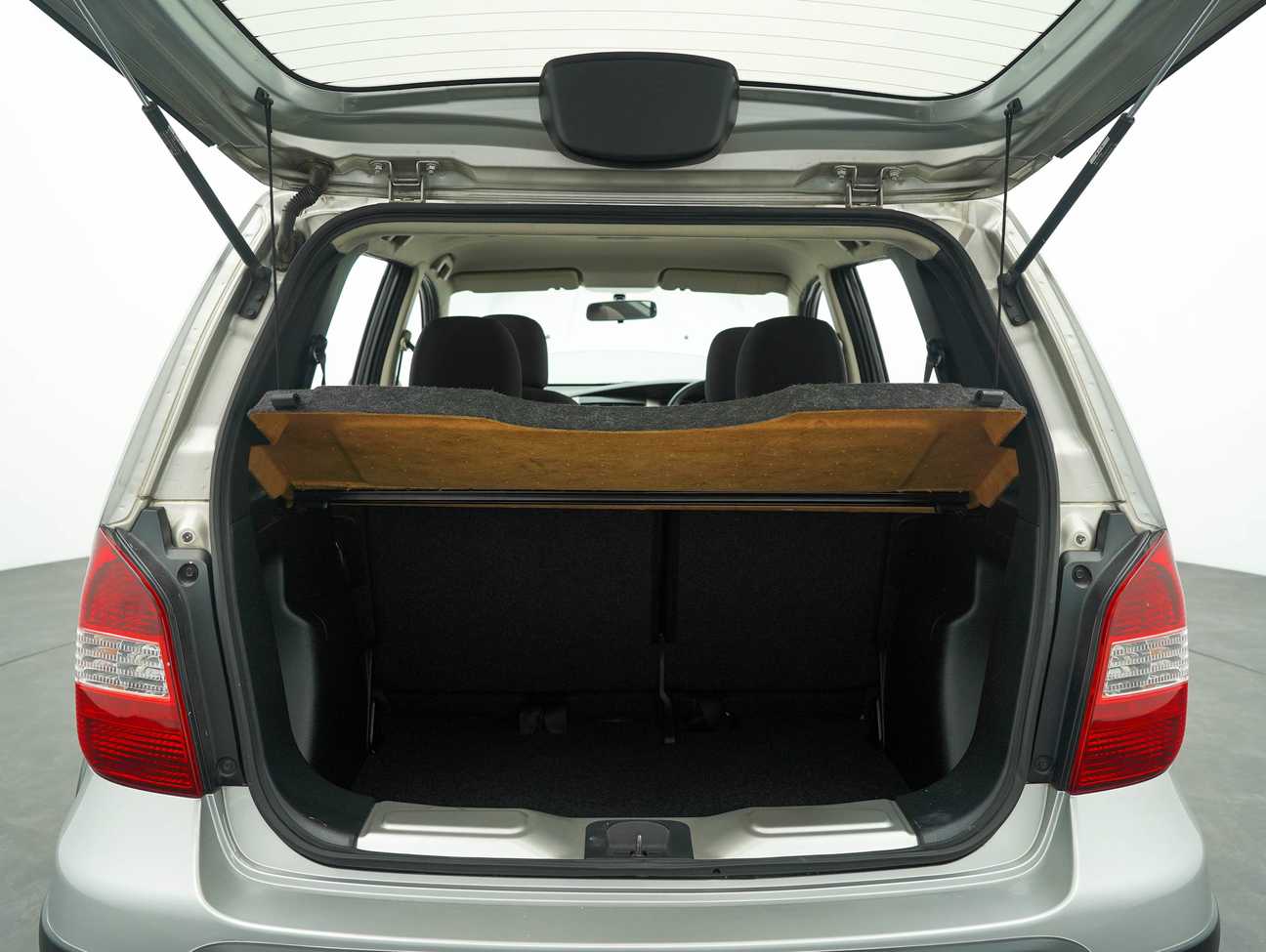 used 2013 Nissan LIVINA X-GEAR 1.6