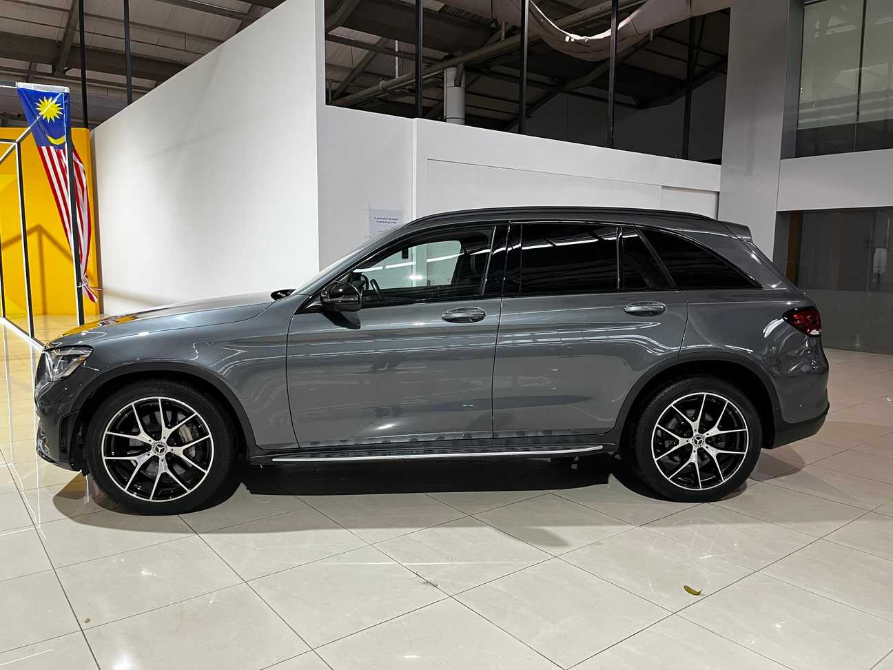 used 2020 Mercedes-Benz GLC300 4MATIC AMG Line 2.0