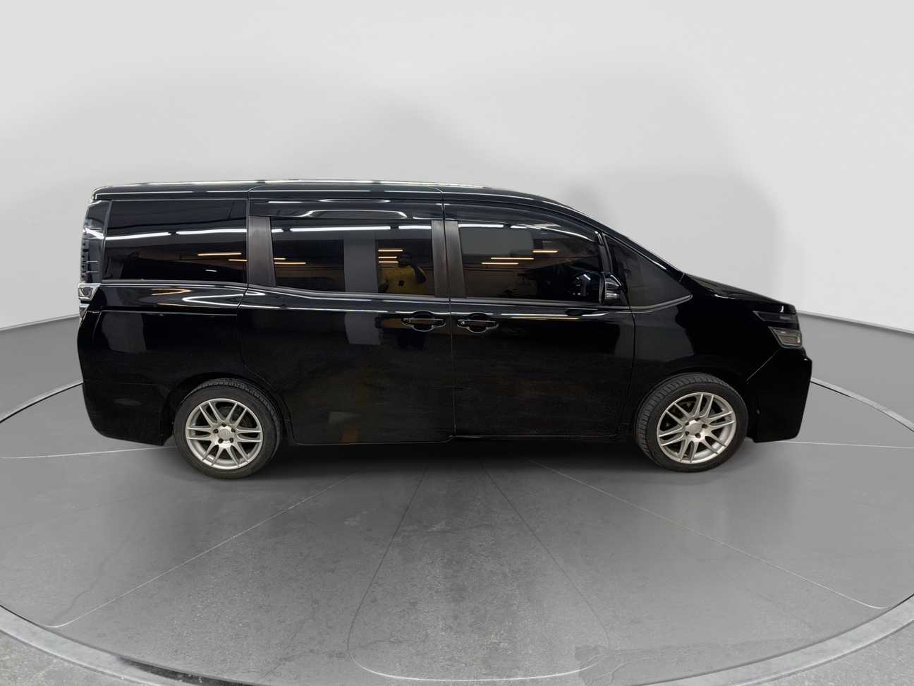 used 2018 Toyota Voxy X 2.0