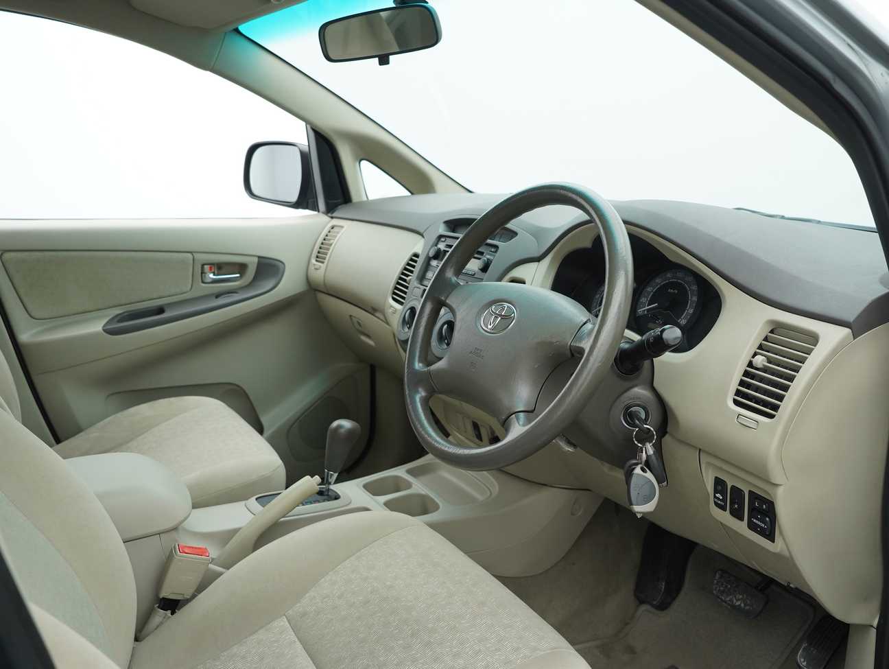 used 2010 Toyota Innova E 2.0