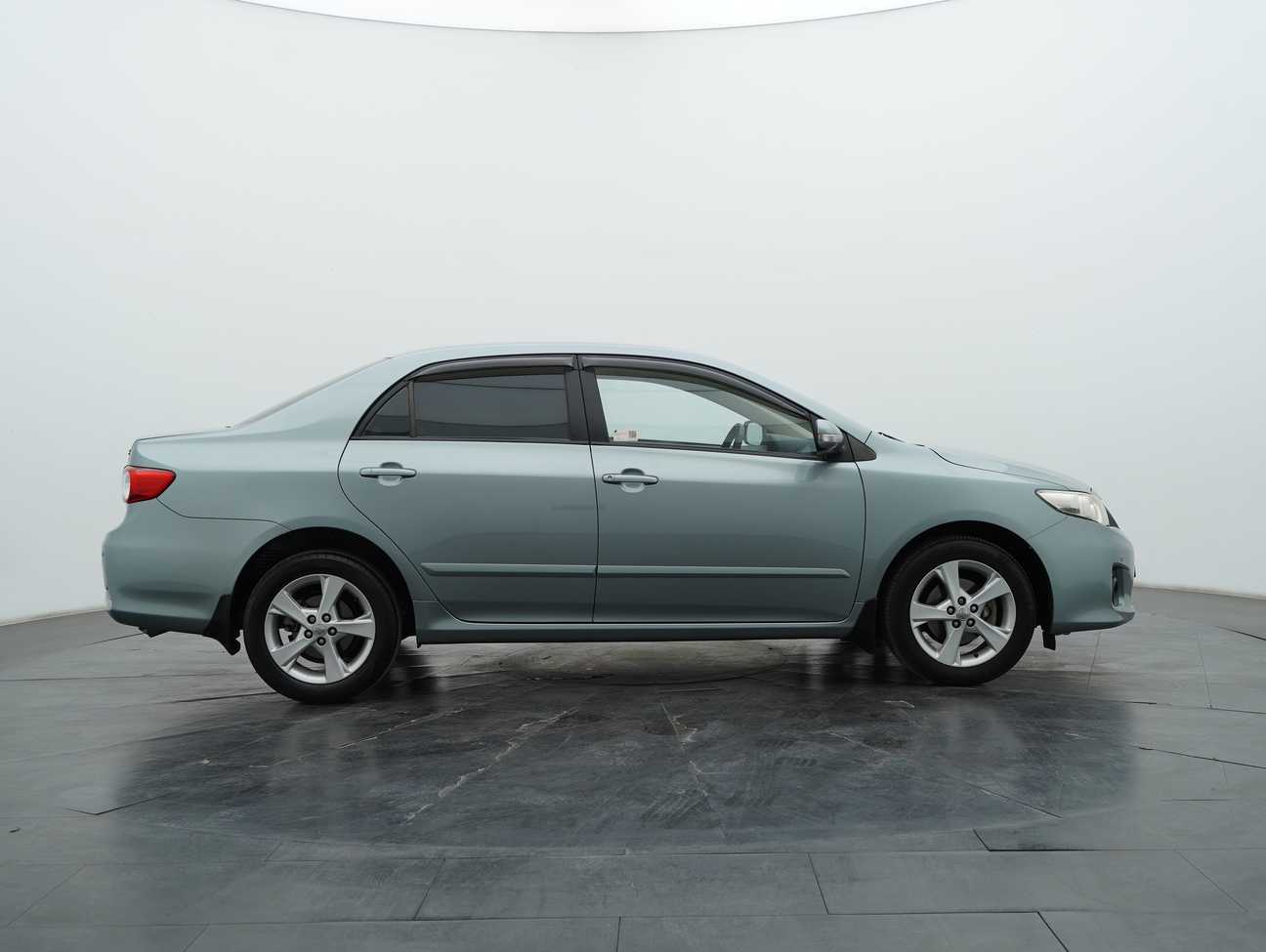 used 2010 Toyota Corolla Altis E 1.8