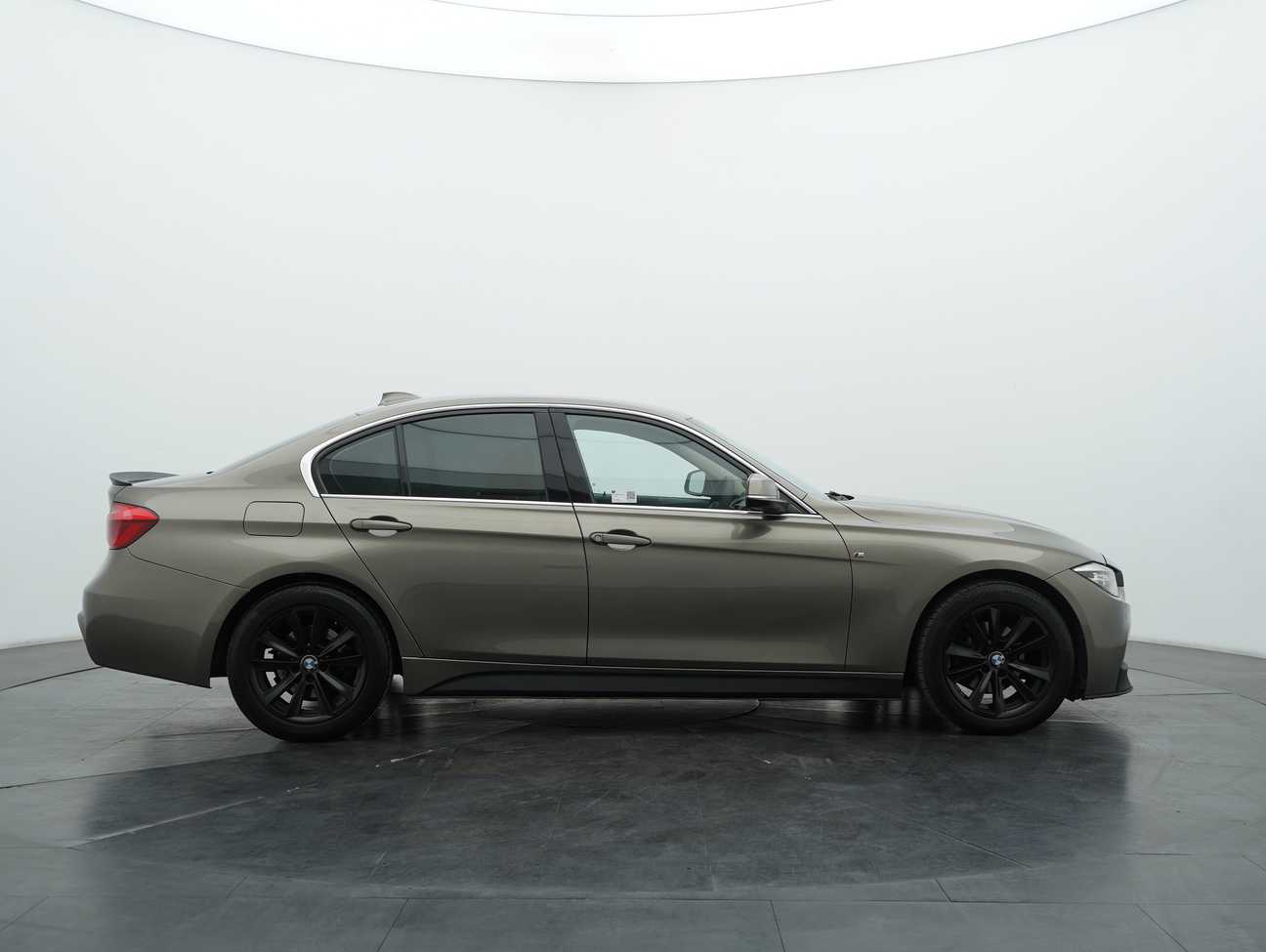 used 2016 BMW 318i Luxury 1.5