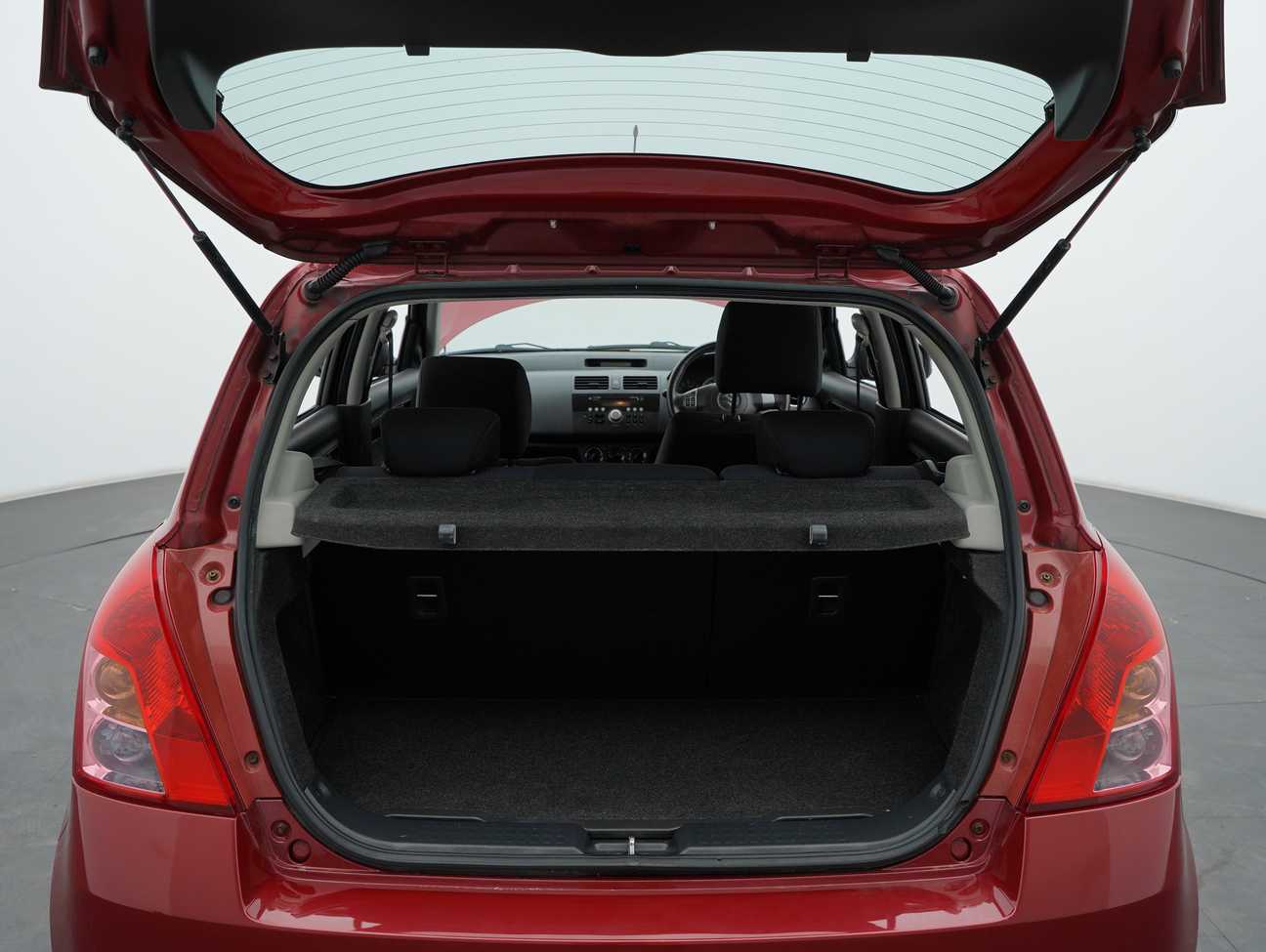 terpakai 2011 Suzuki Swift  1.5