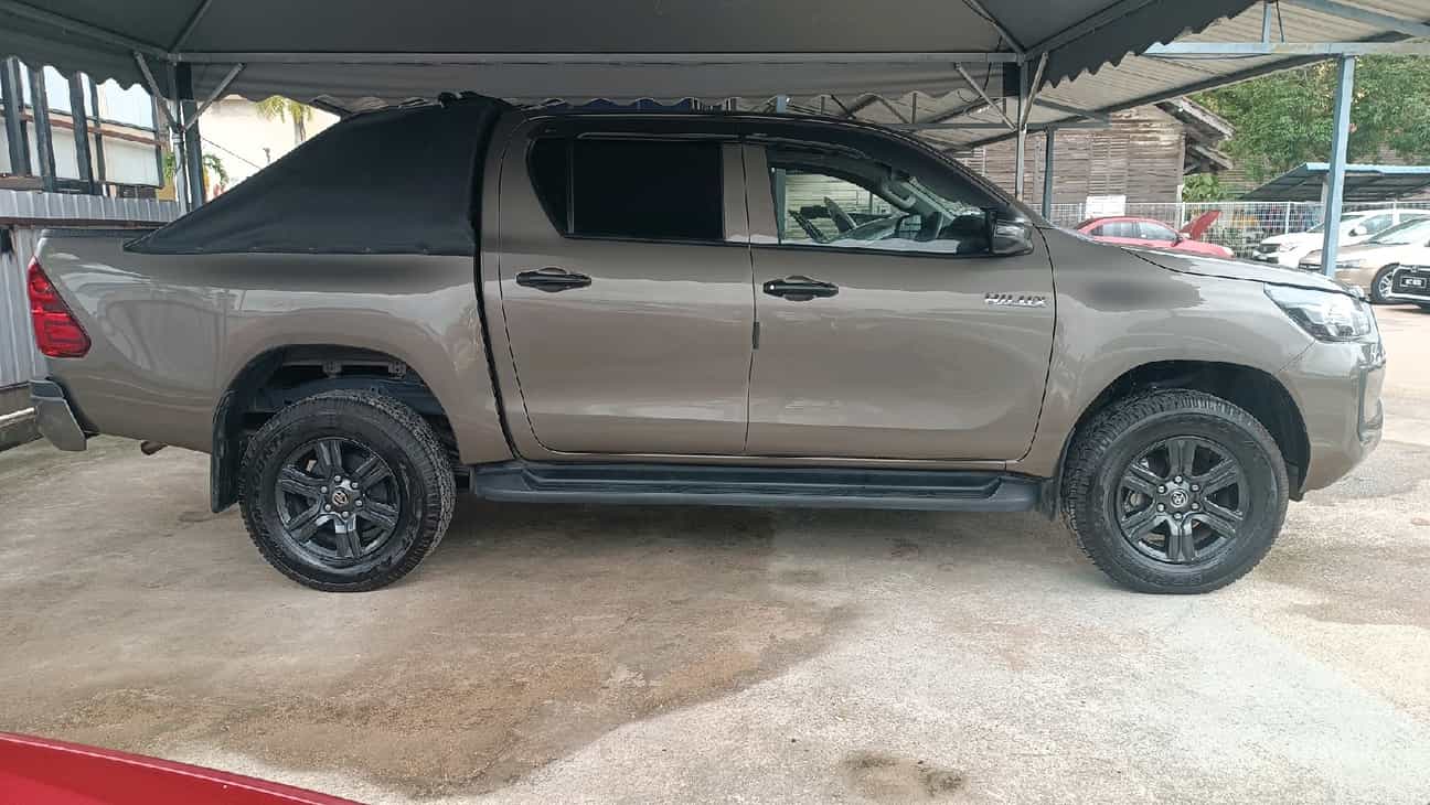 terpakai 2023 Toyota Hilux E Dual Cab 2.4