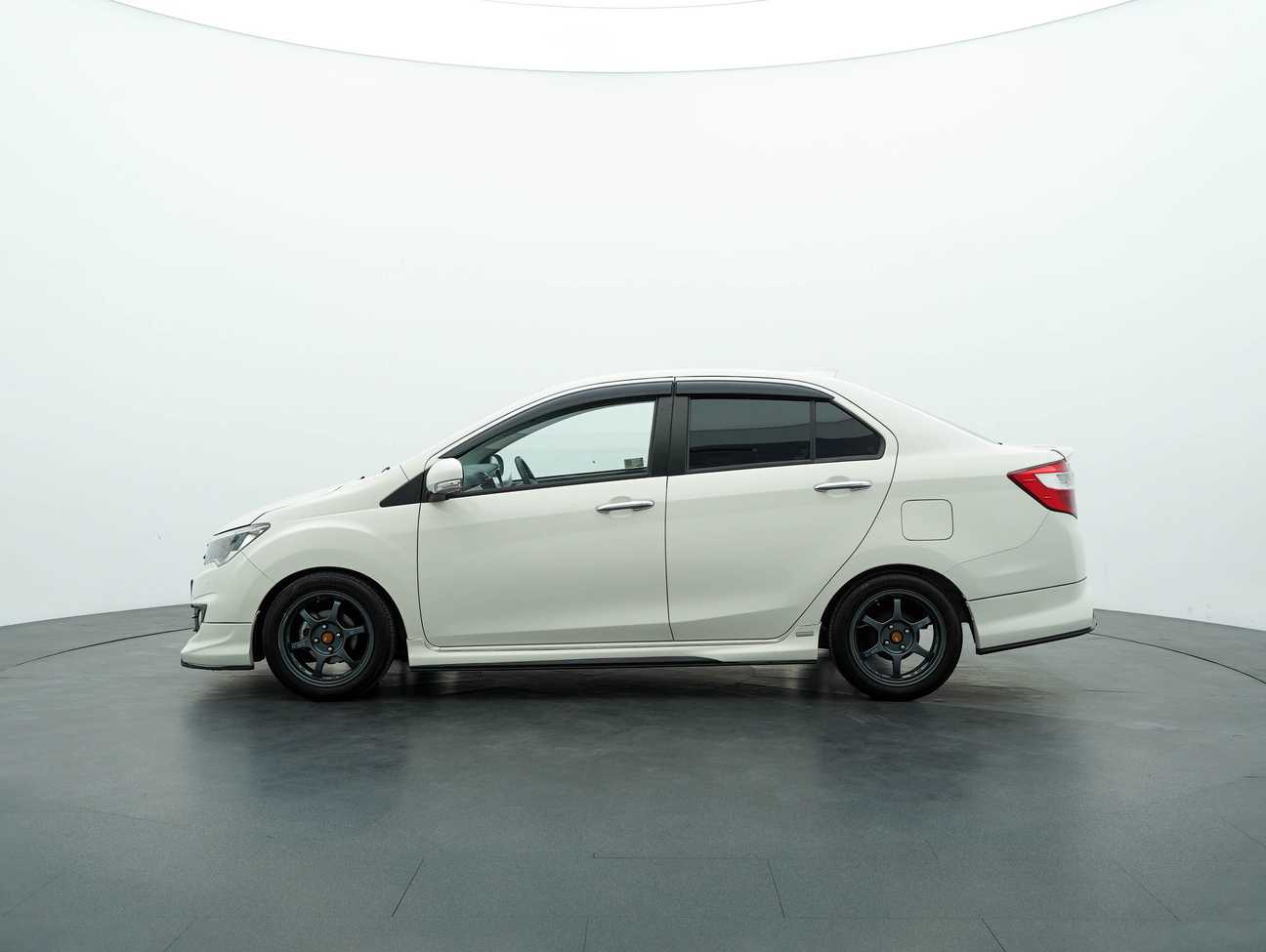 terpakai 2016 Perodua Bezza Advance 1.3