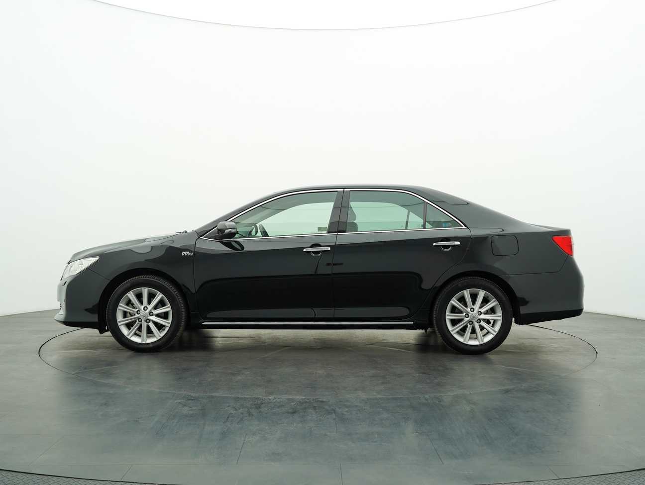 used 2014 Toyota Camry V 2.5