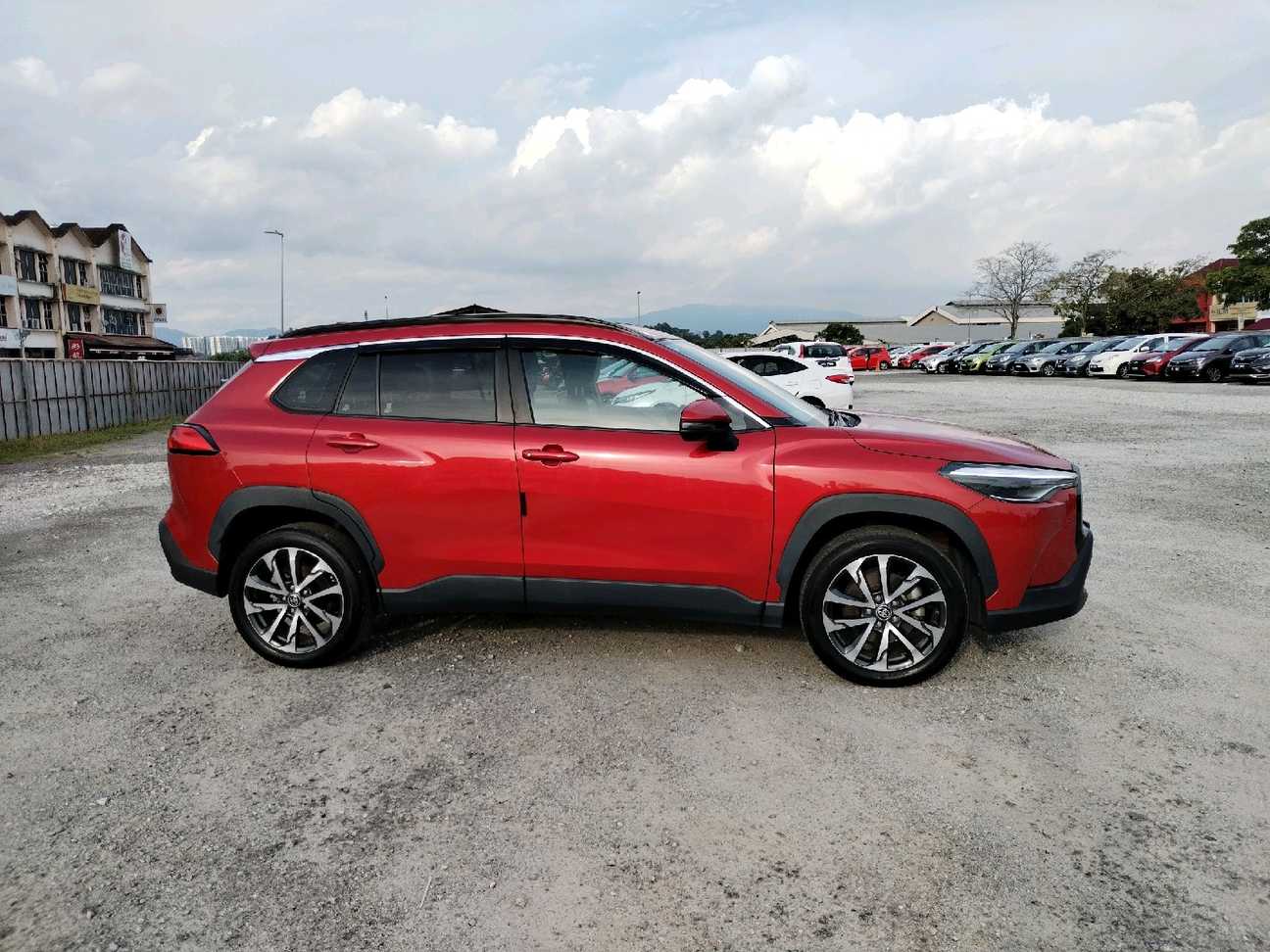 terpakai 2023 Toyota Corolla Cross V 1.8