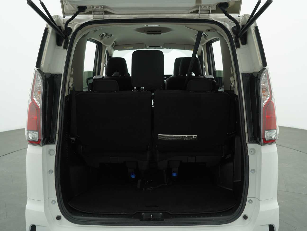 used 2018 Nissan Serena S-Hybrid High-Way Star 2.0