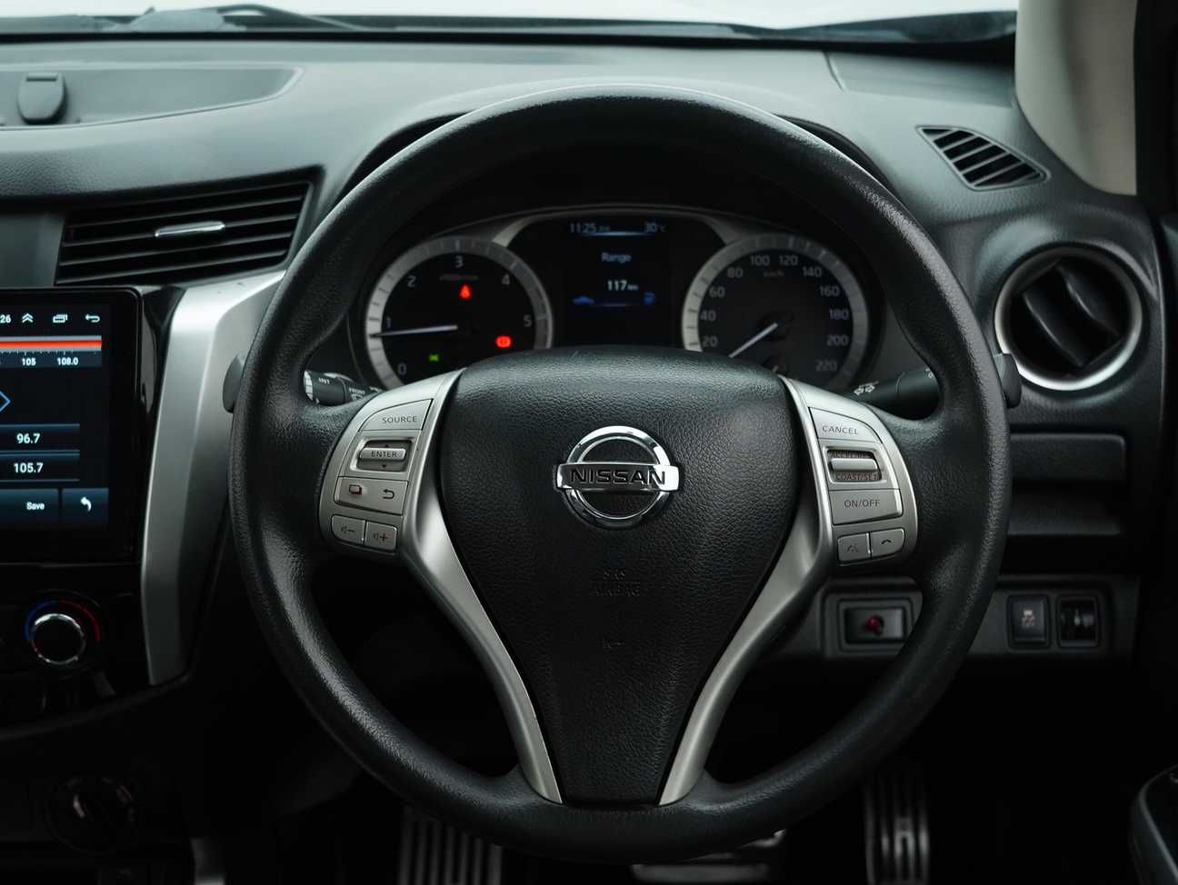 terpakai 2017 Nissan Navara NP300 V Dual Cab 2.5