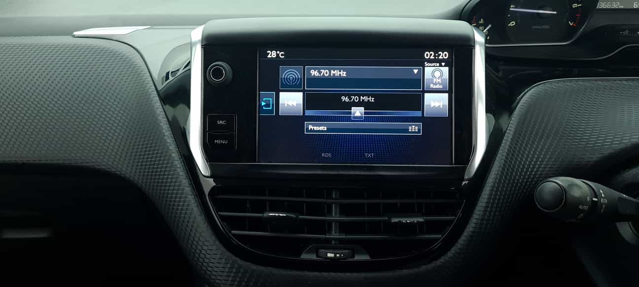 terpakai 2017 Peugeot 208 PURETECH 1.2