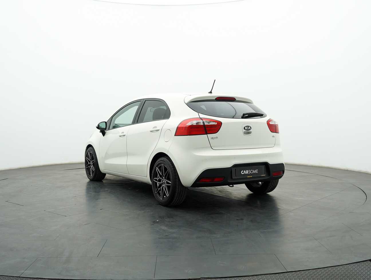 terpakai 2014 Kia Rio EX 1.4