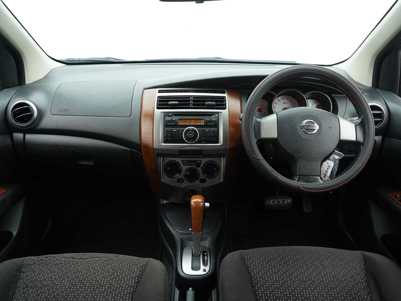 terpakai 2011 Nissan Grand Livina Comfort 1.8