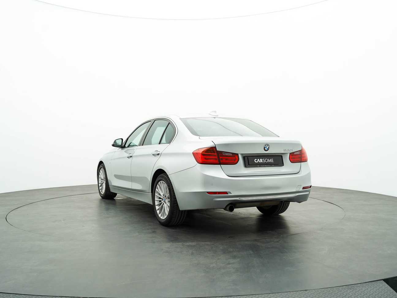 terpakai 2013 BMW 320i Sport Line 2.0