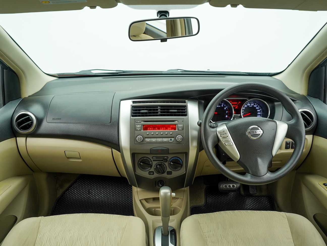 terpakai 2014 Nissan Grand Livina Comfort 1.6