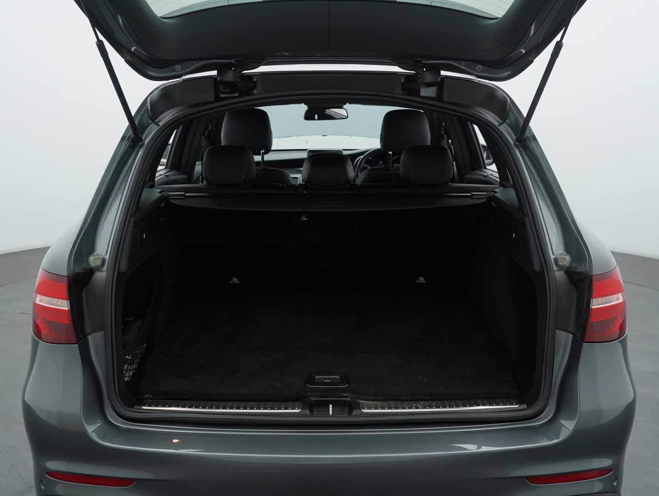 terpakai 2017 Mercedes-Benz GLC250 4MATIC AMG Line 2.0