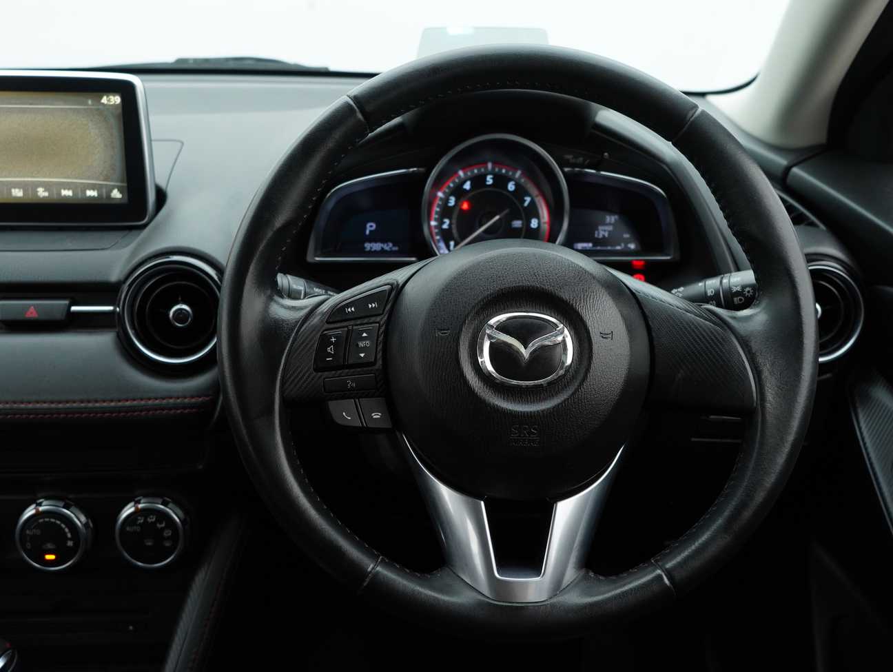 terpakai 2015 Mazda 2 SKYACTIV-G 1.5