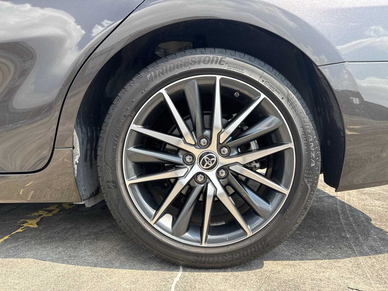 terpakai 2023 Toyota Camry V 2.5