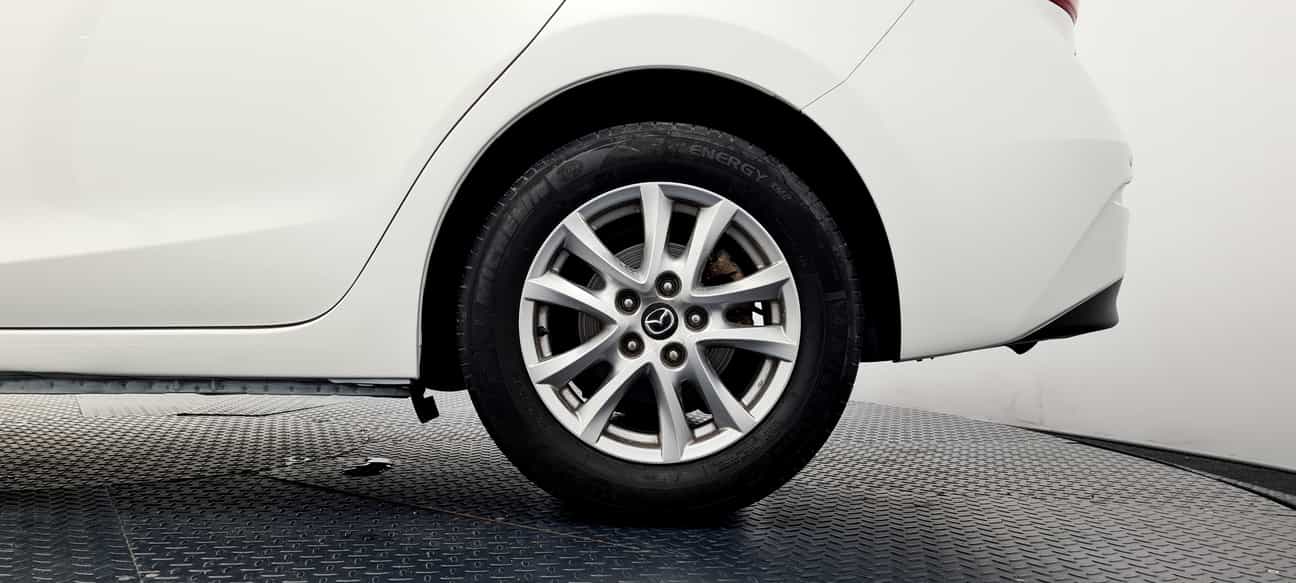 terpakai 2015 Mazda 3 SEDAN SKYACTIV-G (CKD) 2.0