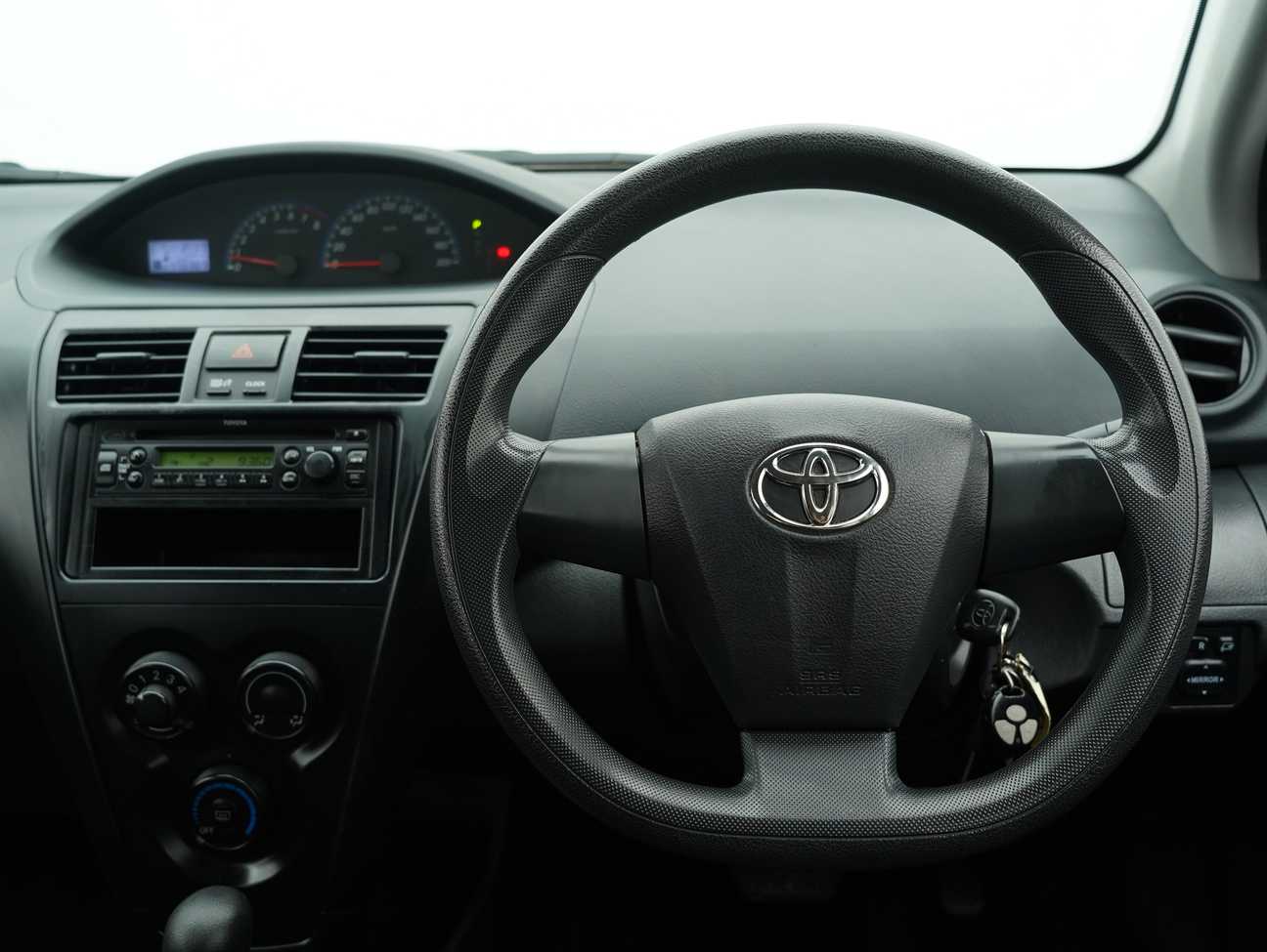 terpakai 2013 Toyota Vios J 1.5