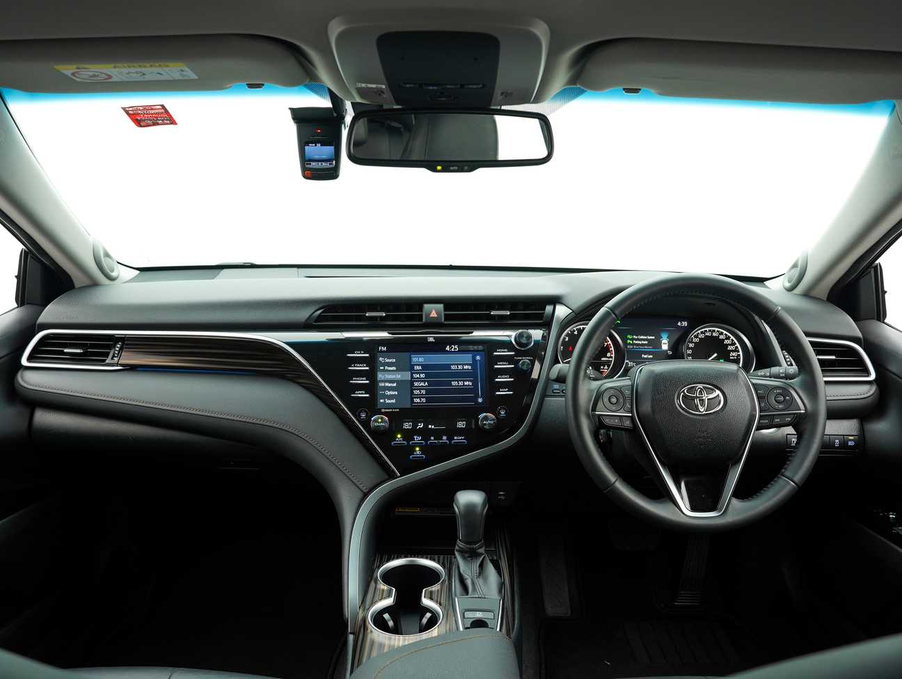 used 2020 Toyota Camry V 2.5