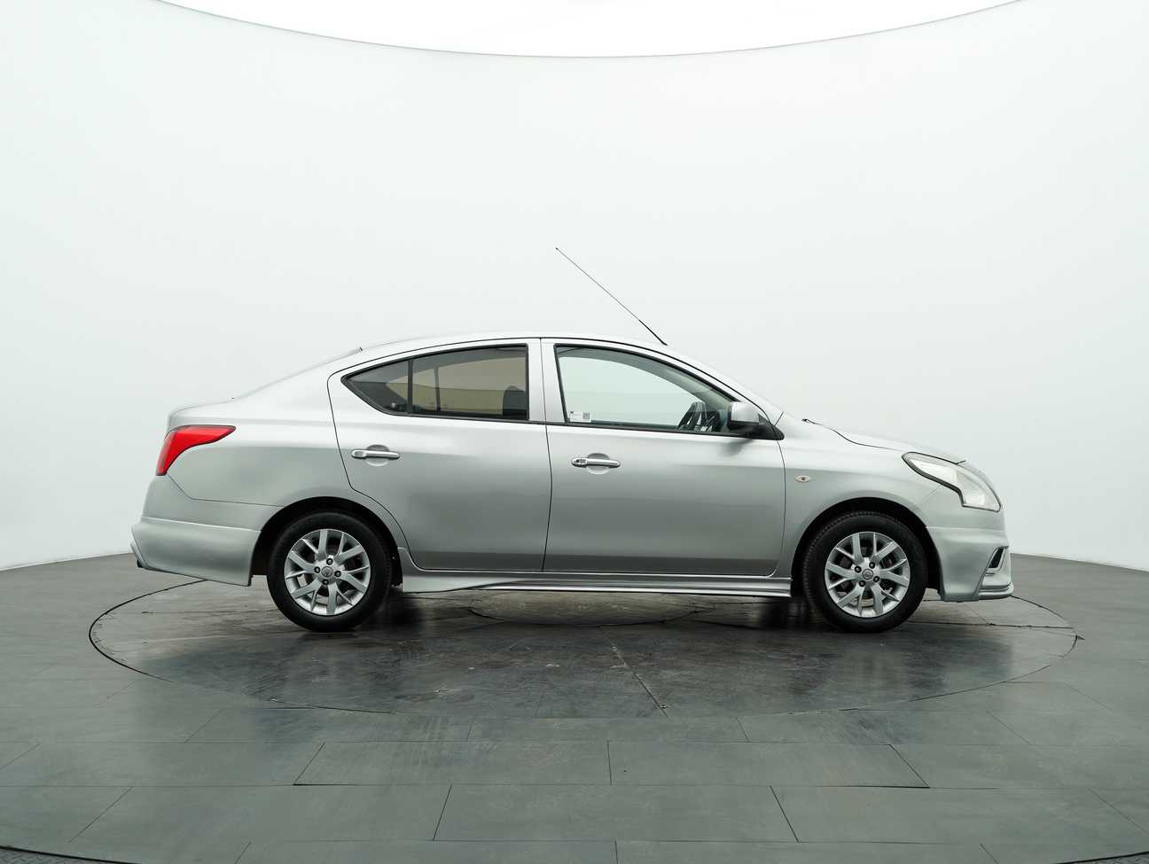 terpakai 2016 Nissan Almera E 1.5