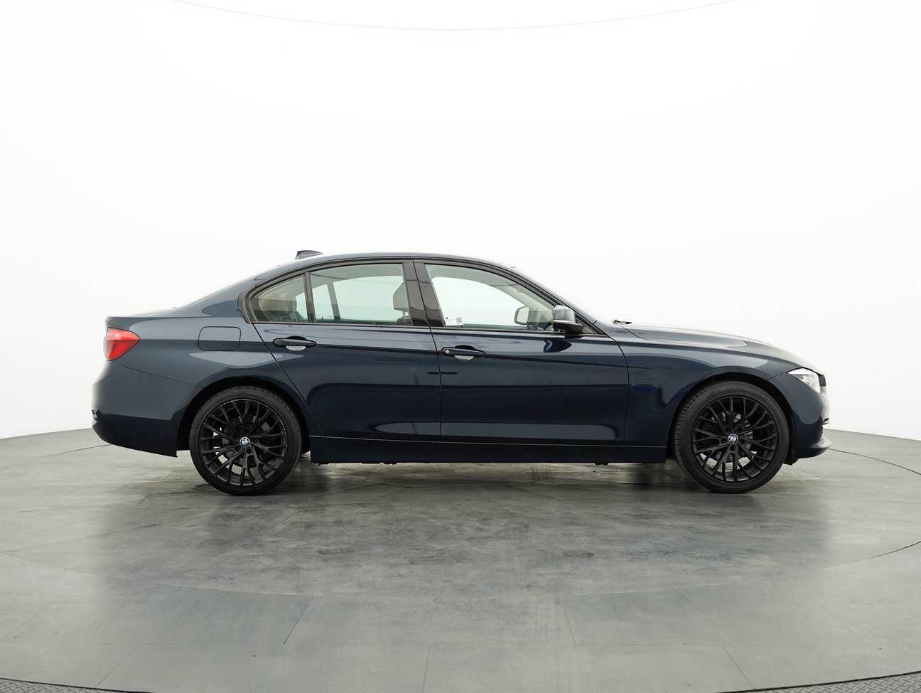 used 2016 BMW 318i Luxury 1.5