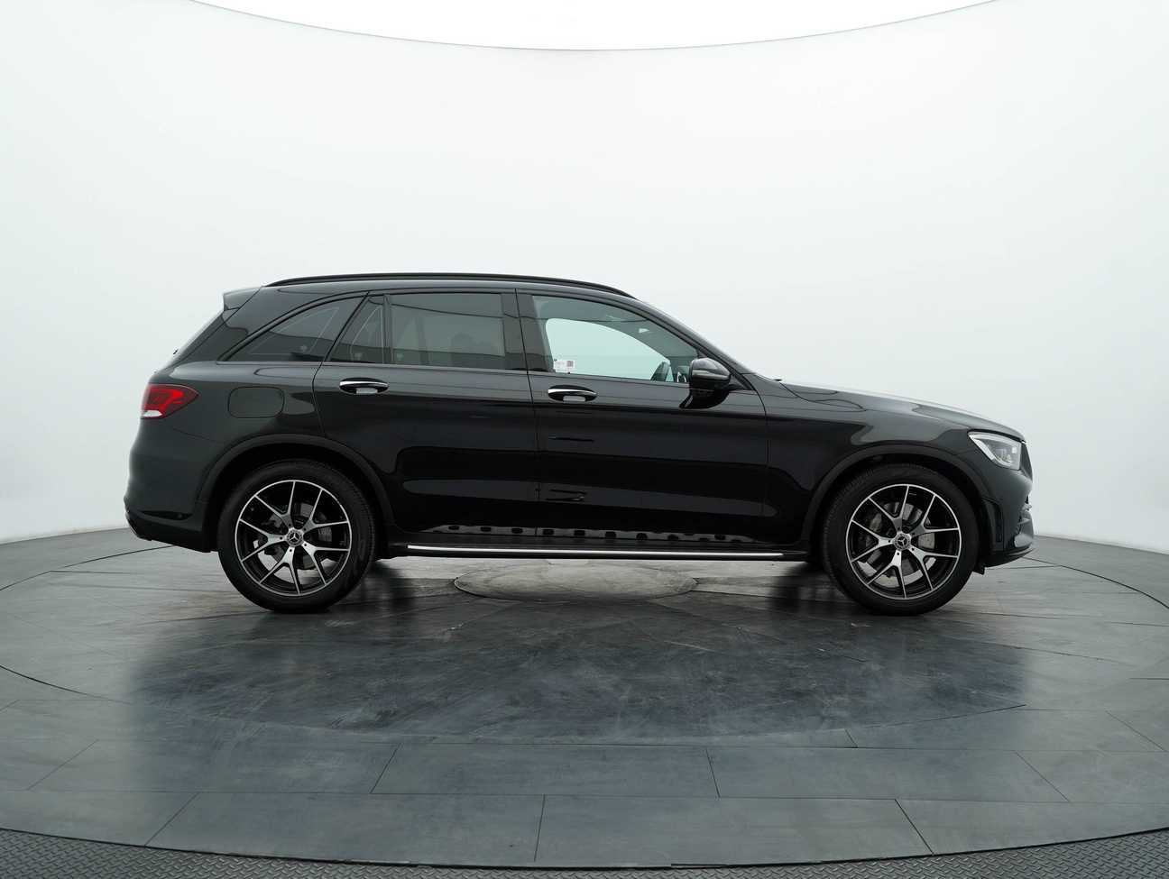 used 2020 Mercedes-Benz GLC300 4MATIC AMG Line 2.0