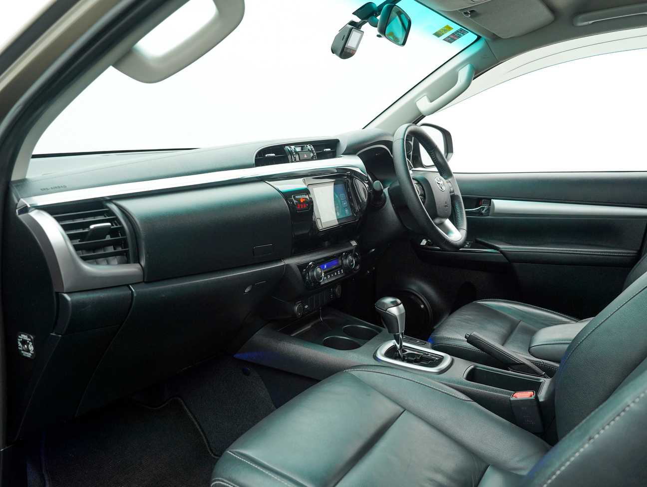 terpakai 2022 Toyota Hilux V Dual Cab 2.4