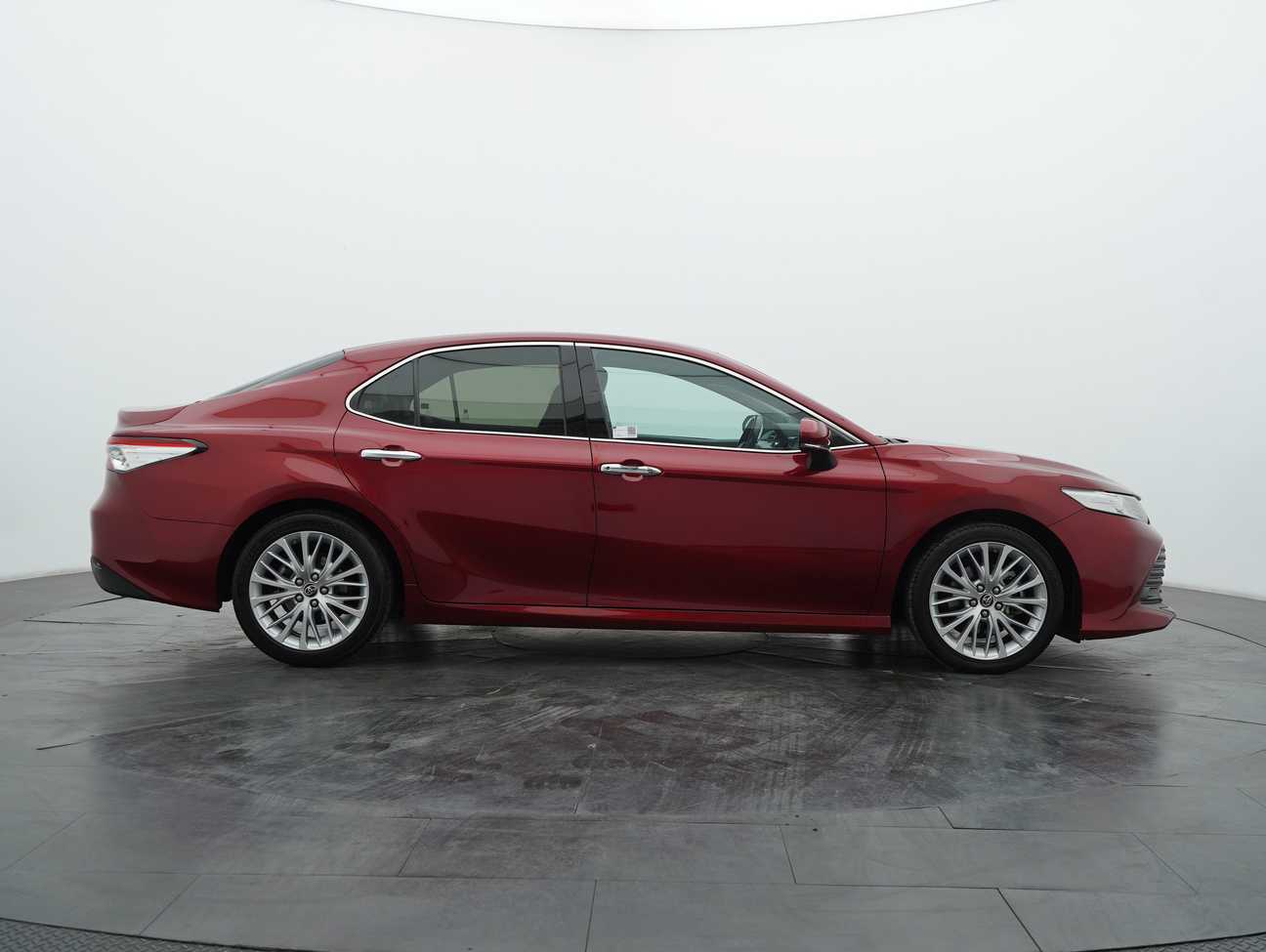 used 2019 Toyota Camry V 2.5