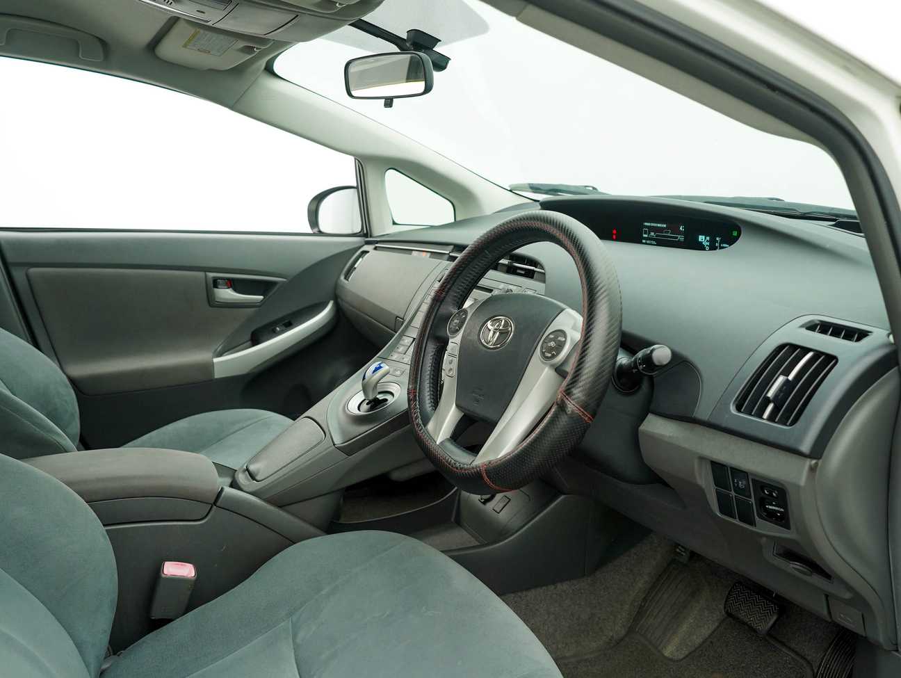 terpakai 2011 Toyota Prius  1.8