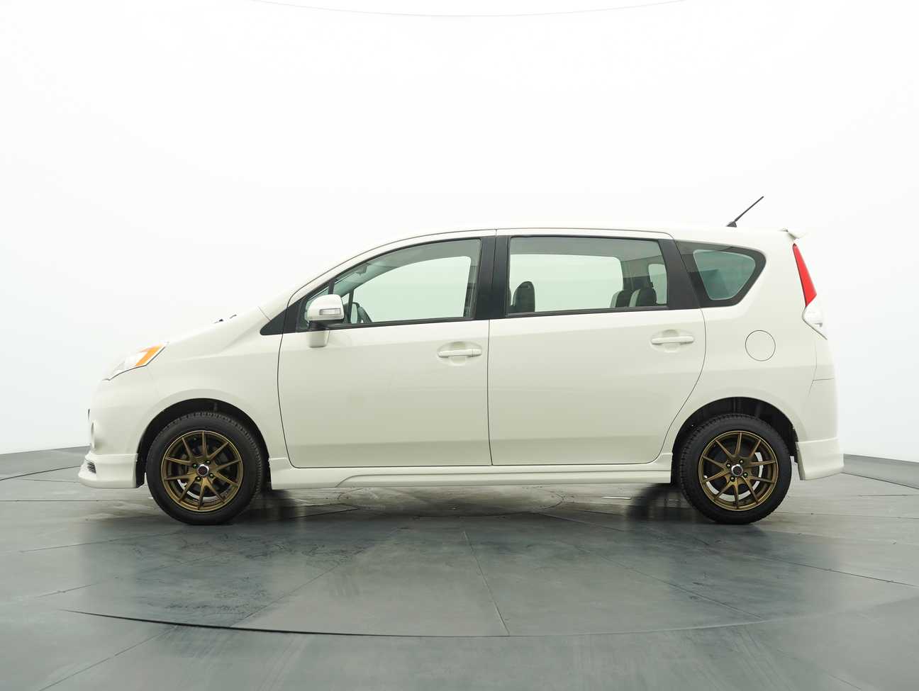 terpakai 2013 Perodua ALZA EZ 1.5