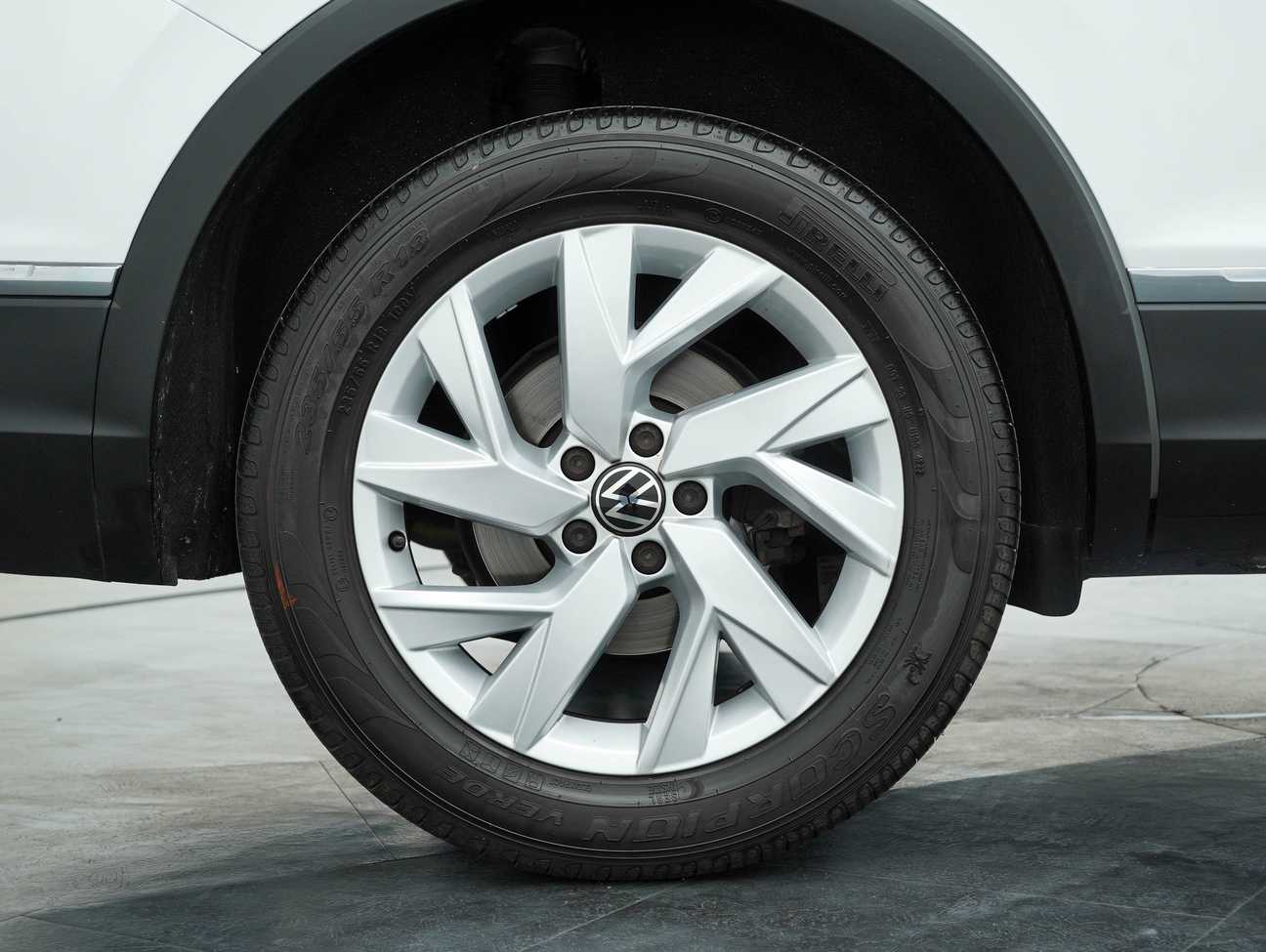 terpakai 2023 Volkswagen Tiguan Allspace Elegance 1.4