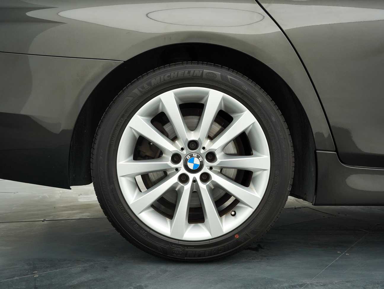 terpakai 2014 BMW 520i  2.0