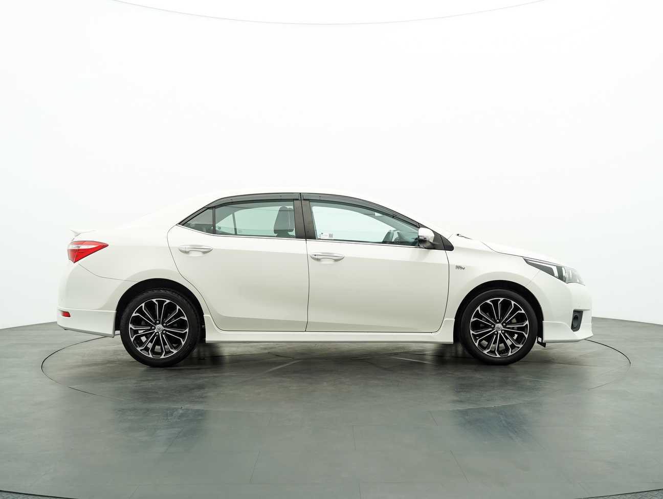 used 2016 Toyota Corolla Altis V 2.0