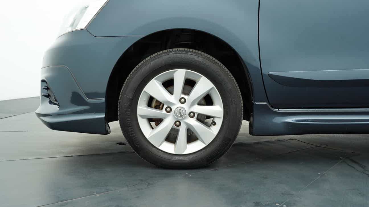 used 2015 Nissan GRAND LIVINA  1.8