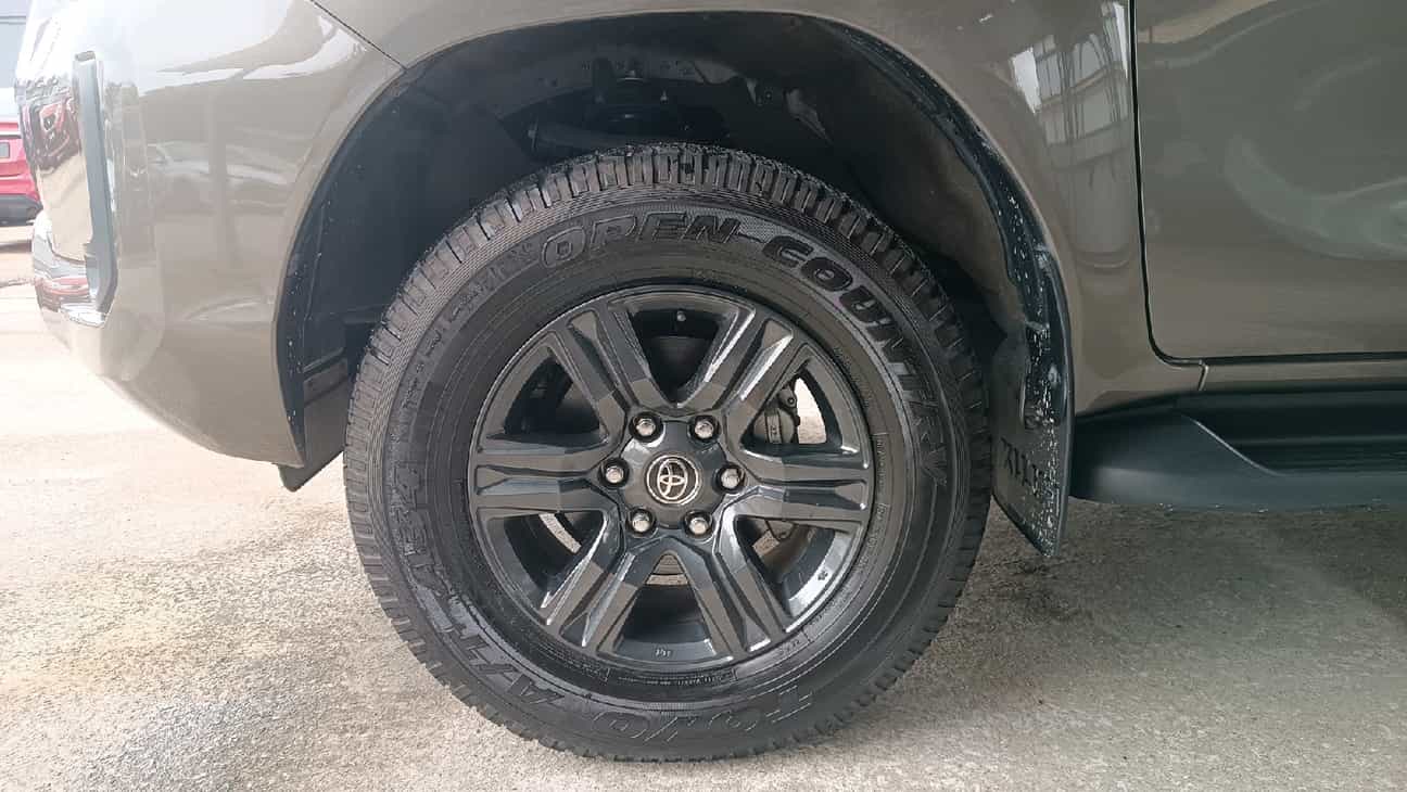 terpakai 2023 Toyota Hilux E Dual Cab 2.4